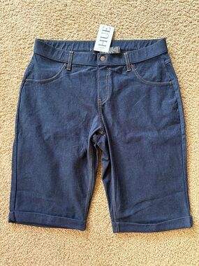 HUE Cuffed Essential Denim Shorts Deep Indigo Wash size 12-14 NWT